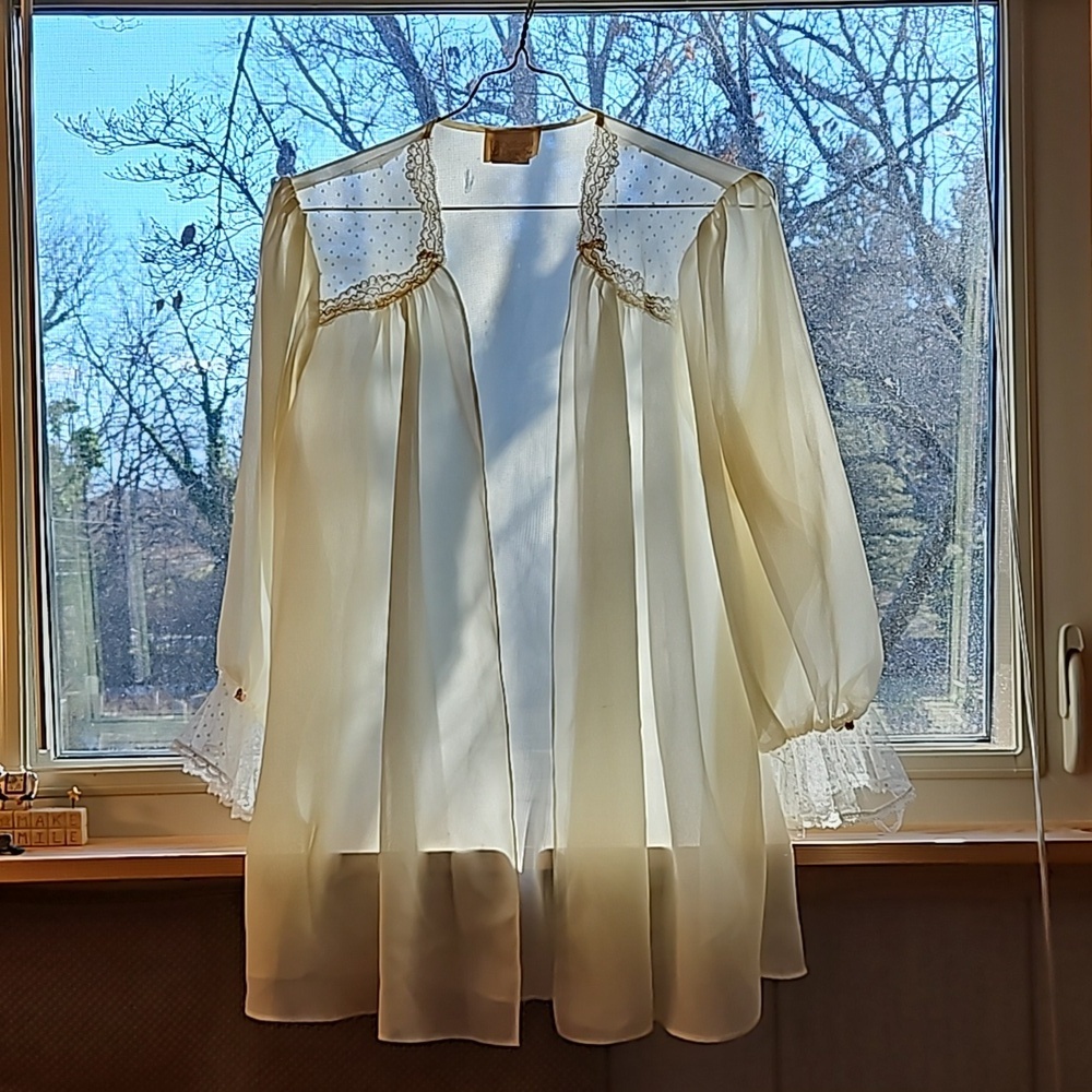 California Dynasty Vintage Bed Jacket Robe Lace Large Medium